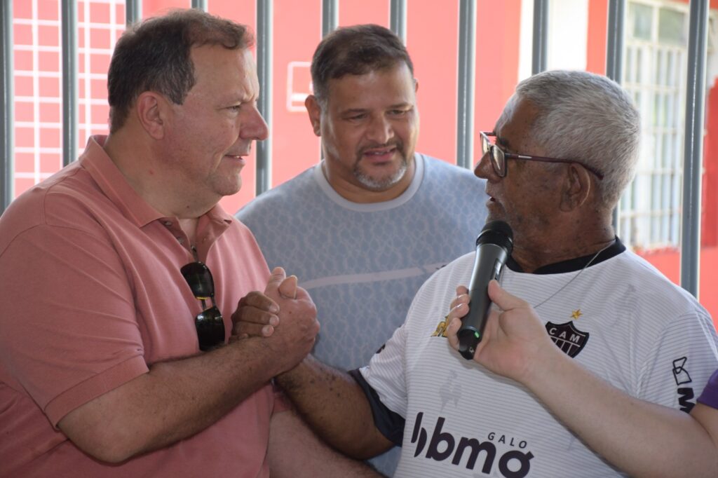 Alguém estava sobrando mais que chuchu na janta. Fechado com a oposição ao Prefeito, o vereador, segundo fontes quentes estará migrando na próxima janela partidária para um Partido que está fechado com o concorrente do Prefeito Municipal. 